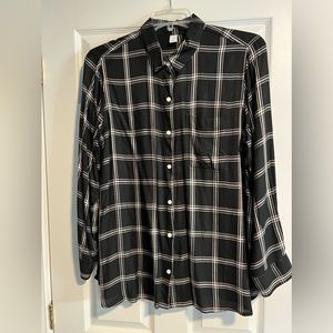Old Navy Black and White Plaid shirt. Size XL.